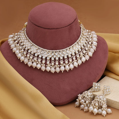 Wunderschönes weißes Kundan-Halsketten-Set mit passenden Ohrringen für festliche Anlässe