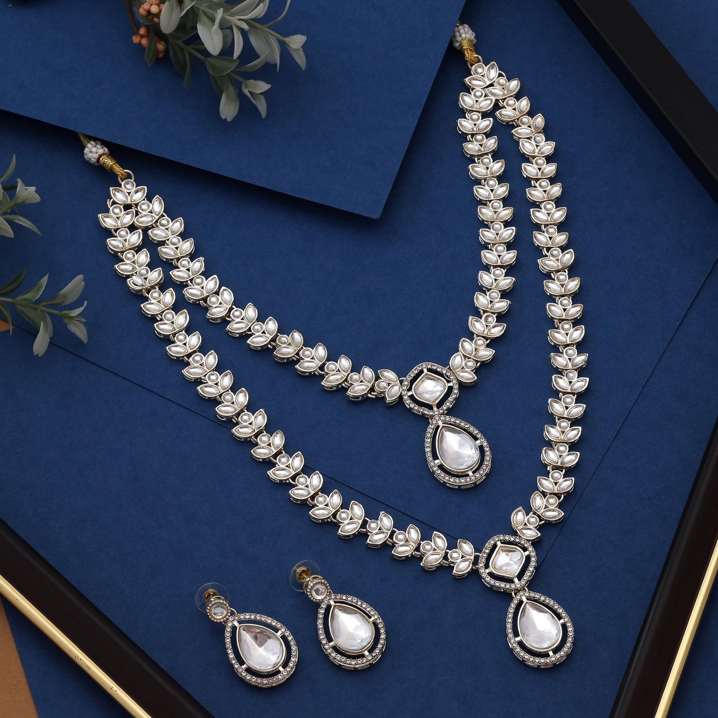 Elegant White Color Kundan Necklace Set With Stone Studded Earrings For Grand Occasions