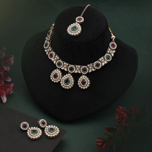 Traditionelles kastanienbraunes und grünes Kundan-Halsketten-Set für festliche und Brautkleidung