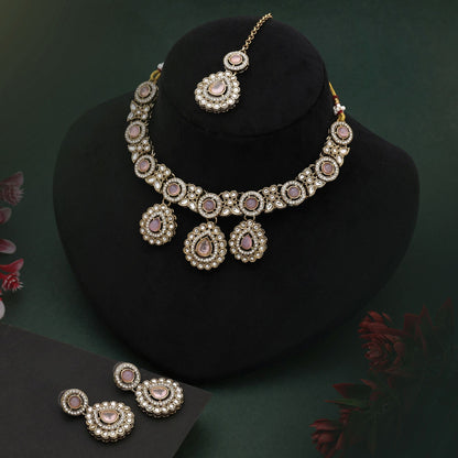 Beautiful Peach Color Kundan Necklace Set With Polished Finish For Party Occasions