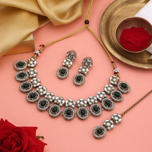 Königsgrünes Kundan-Halsketten-Set mit Perlen und Steinen für große Events