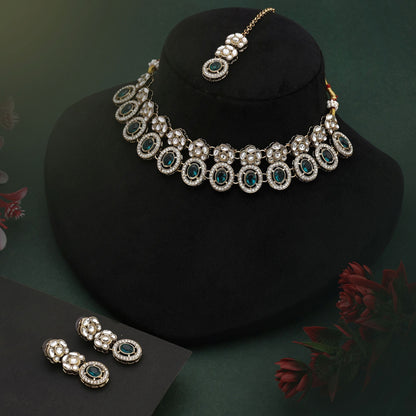 Stilvolles Kundan-Halskettenset in Rama-Grün, perfekt für festliche Anlässe