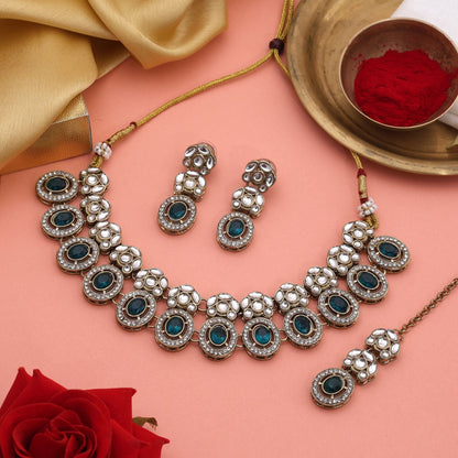 Stilvolles Kundan-Halskettenset in Rama-Grün, perfekt für festliche Anlässe