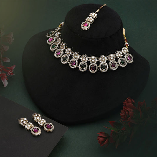 Royal Rani &amp; Grünes Kundan-Halskettenset mit zweifarbigem Farbton für Hochzeitsfeiern