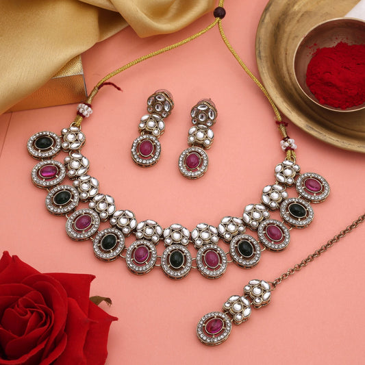 Royal Rani &amp; Grünes Kundan-Halskettenset mit zweifarbigem Farbton für Hochzeitsfeiern