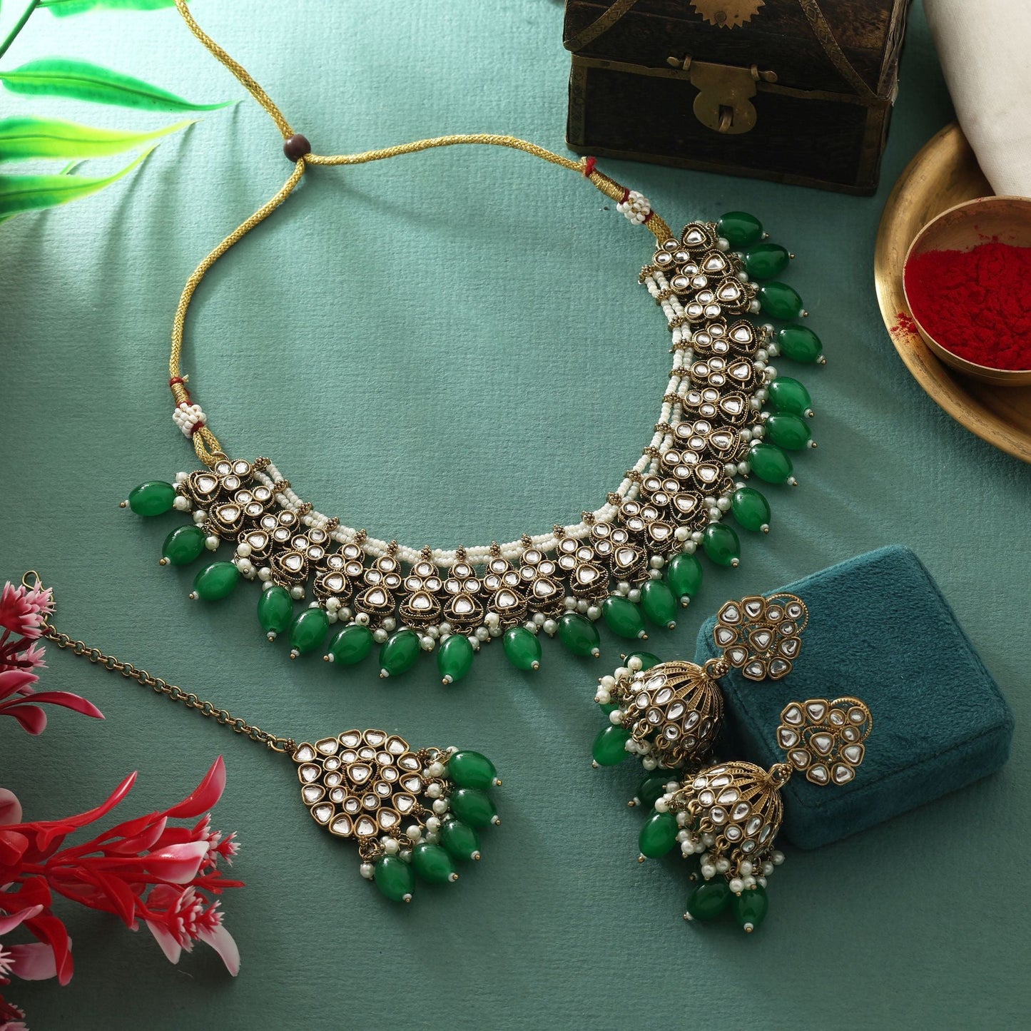 Gorgeous Green Color Kundan Necklace Set With Shiny Finish For Festive Outfits