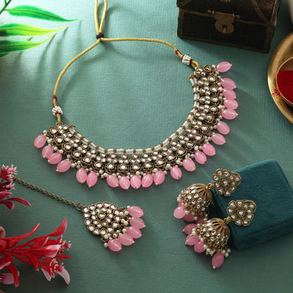 Zartrosa Kundan-Halsketten-Set mit zarten Perlen für elegante Anlässe