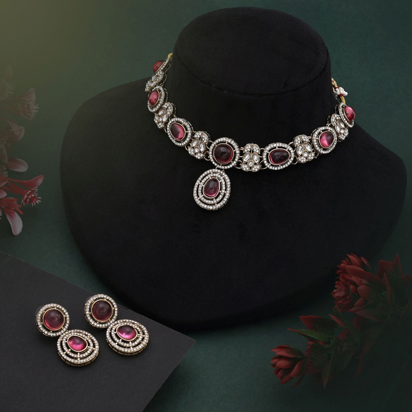 Stilvolles magentafarbenes Kundan-Halskettenset für Bräute und festliche Anlässe