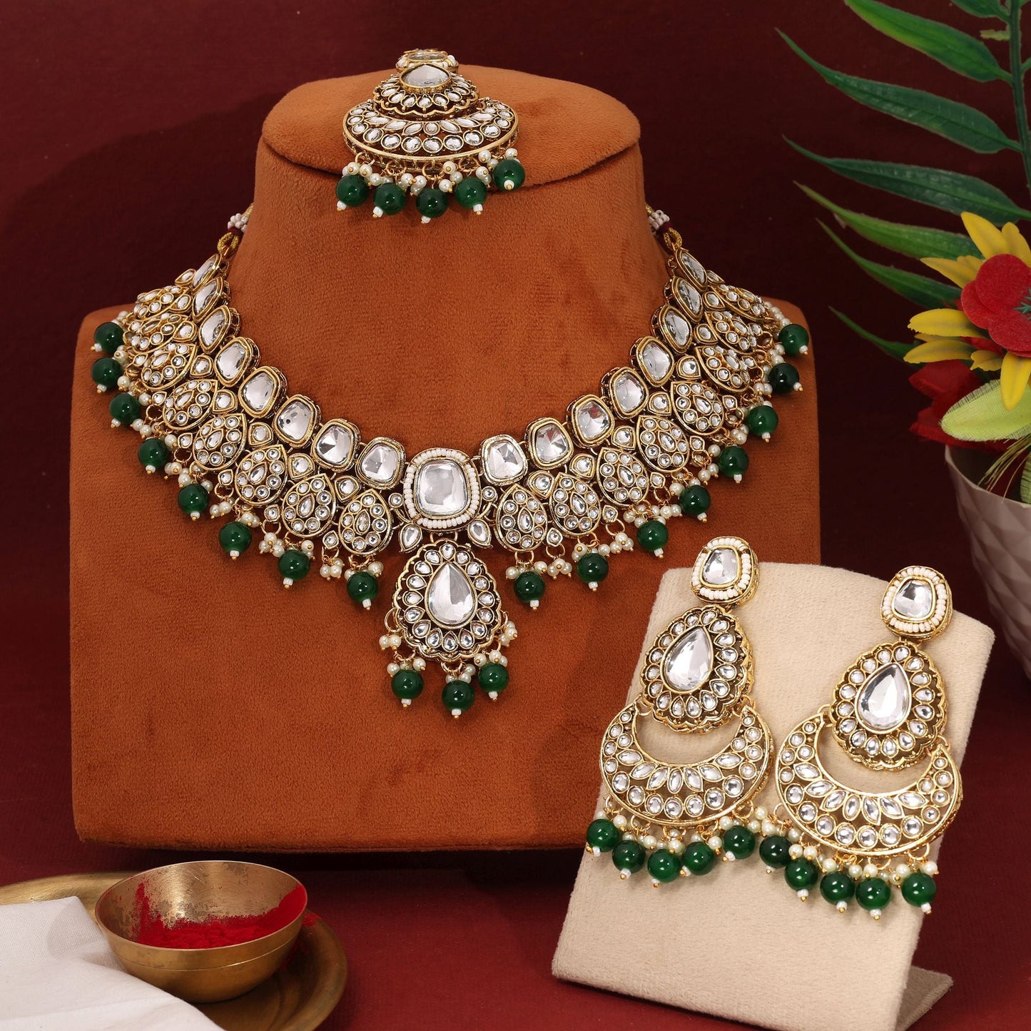 Elegant Green Color Kundan Necklace Set For Brides And Festive Celebrations