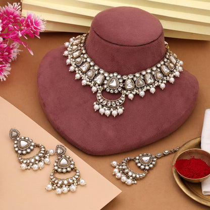 Elegant White Color Kundan Necklace Set With Gold Touch For Bridal Ensembles