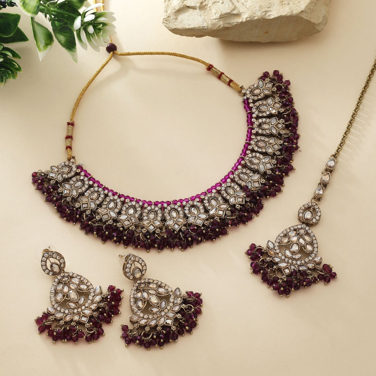 Königliches Lila Kundan Halsketten-Set mit Antik-Finish für traditionelle Anlässe