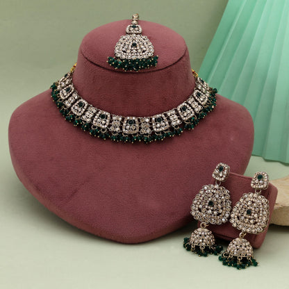 Königsgrünes Kundan-Halsketten-Set mit Vergoldung für traditionelle Kleidung