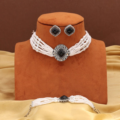 Stilvolles schwarzes Choker-Kundan-Halsketten-Set für ethnische Partykleidung