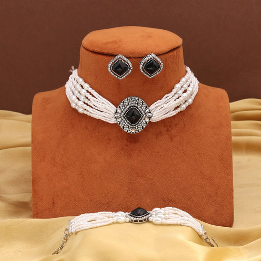 Stilvolles schwarzes Choker-Kundan-Halsketten-Set für ethnische Partykleidung