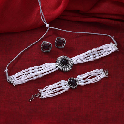 Königsviolettes Choker-Kundan-Halsketten-Set mit atemberaubenden Polki-Details