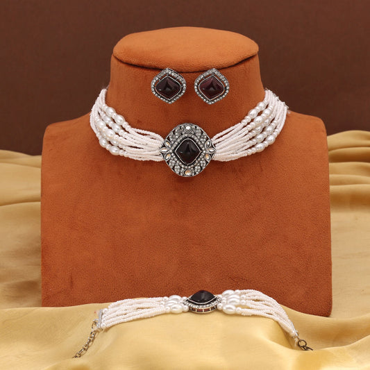 Königsviolettes Choker-Kundan-Halsketten-Set mit atemberaubenden Polki-Details