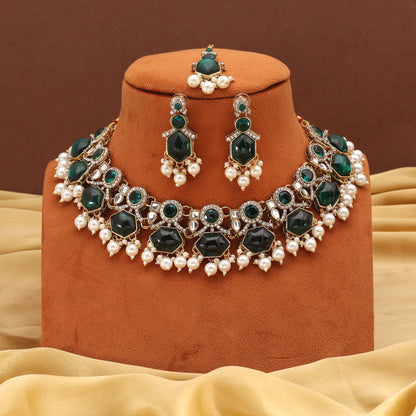 Stilvolles grünes Kundan-Halsketten-Set, perfekt für festliche und Party-Kleidung