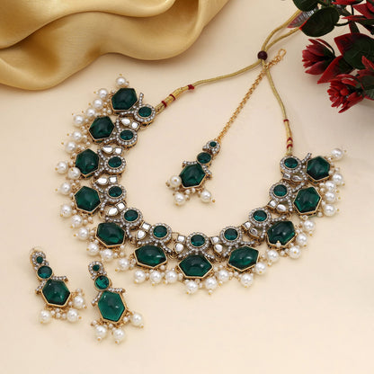 Stilvolles grünes Kundan-Halsketten-Set, perfekt für festliche und Party-Kleidung
