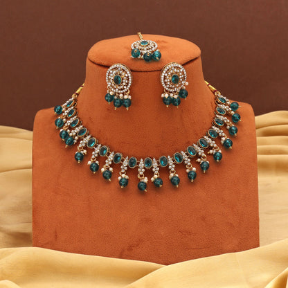 Atemberaubendes Kundan-Halskettenset in Rama-Grün mit Polki- und Perlenakzenten