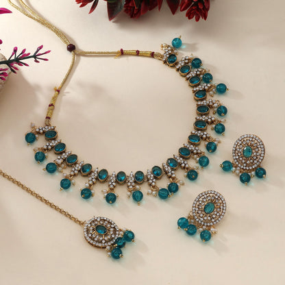 Atemberaubendes Kundan-Halskettenset in Rama-Grün mit Polki- und Perlenakzenten