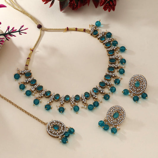 Atemberaubendes Kundan-Halskettenset in Rama-Grün mit Polki- und Perlenakzenten