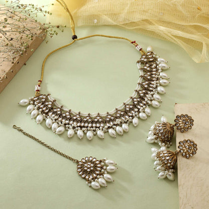 White Color Exquisite Bridal Elegant Handmade Kundan Necklace Set For Wedding Occasions