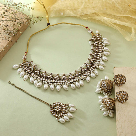White Color Exquisite Bridal Elegant Handmade Kundan Necklace Set For Wedding Occasions