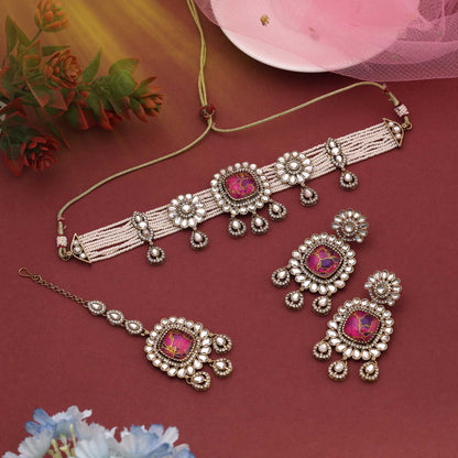 Kühner, magentafarbener Choker-Kundan-Halskettensatz, der Ihren besonderen Anlässen Charme verleiht