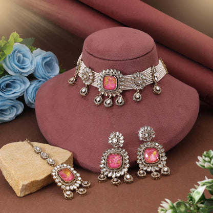Atemberaubendes Rani Color Choker Kundan Halsketten-Set für einen königlichen und anmutigen Auftritt