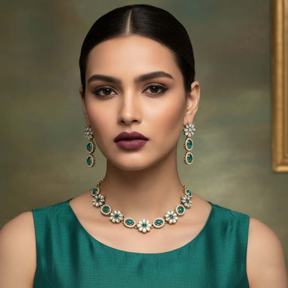 Erfrischendes grünes Kundan-Halsketten-Set, wunderschön gearbeitet für festliche Anlässe und Hochzeiten