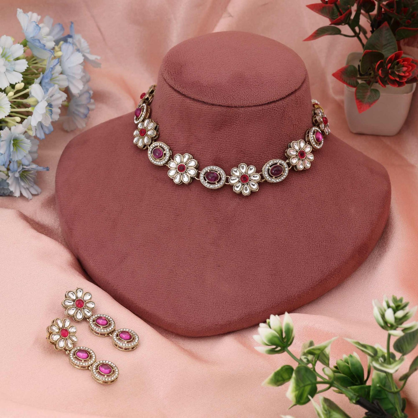 Tiefviolettes Kundan-Halsketten-Set – perfekt für einen ausdrucksstarken, festlichen Auftritt