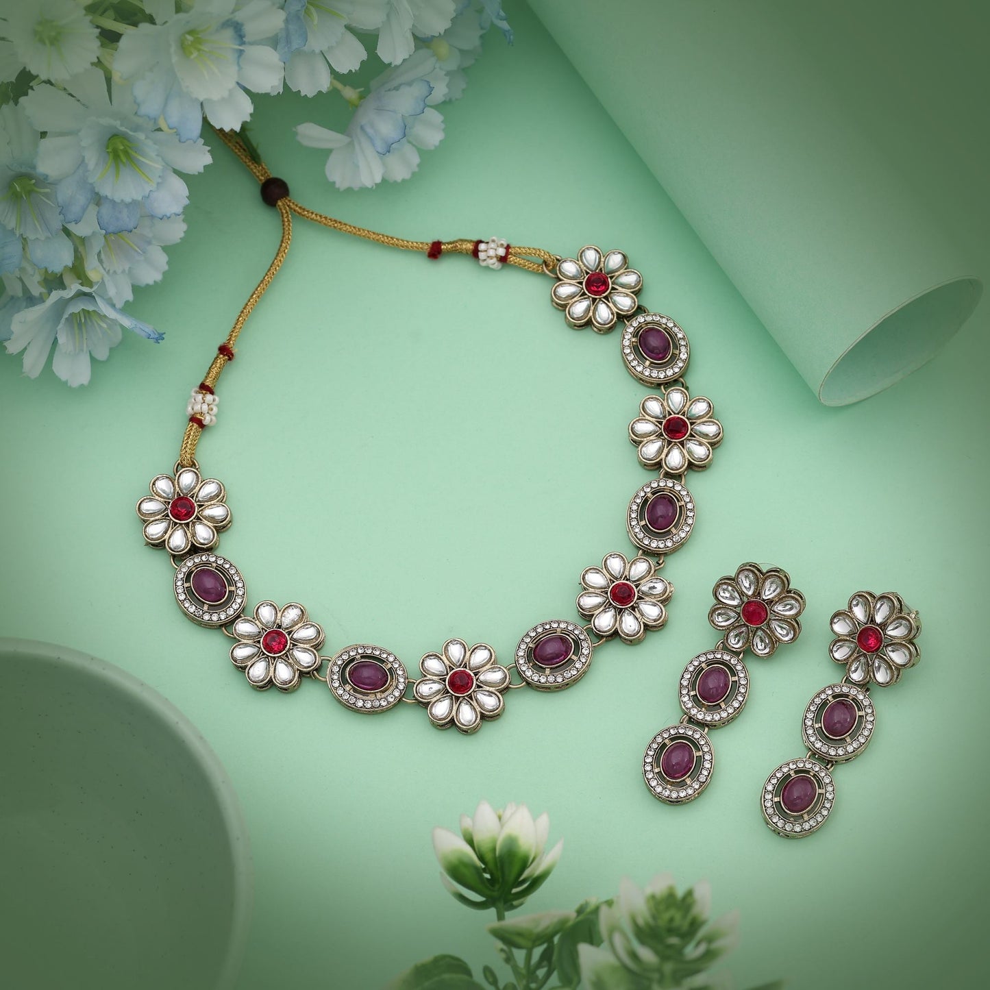 Tiefviolettes Kundan-Halsketten-Set – perfekt für einen ausdrucksstarken, festlichen Auftritt