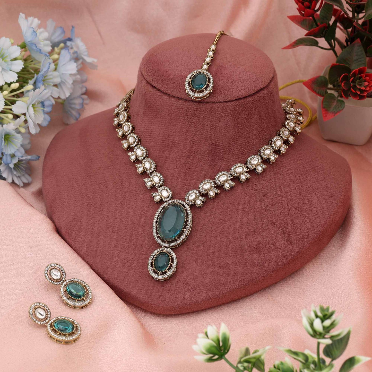 Frisches hellgrünes Kundan-Halsketten-Set, ideal für anmutige und erfrischende ethnische Looks