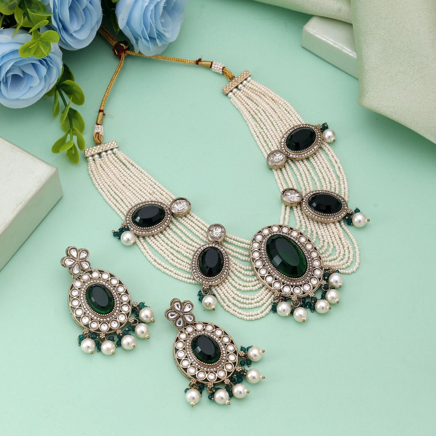 Grünes Kundan-Halsketten-Set, inspiriert von reichem indischen Festschmuck