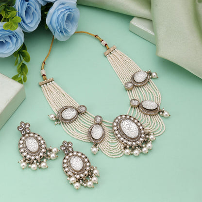 Weißes Kundan-Halsketten-Set mit klassischer Eleganz für traditionelle Anlässe