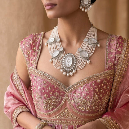 White Color Kundan Necklace Set With Classic Elegance For Traditional Occasions