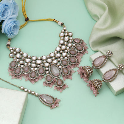 Pinkfarbenes Kundan-Halsketten-Set mit femininem Charme und traditioneller Schönheit