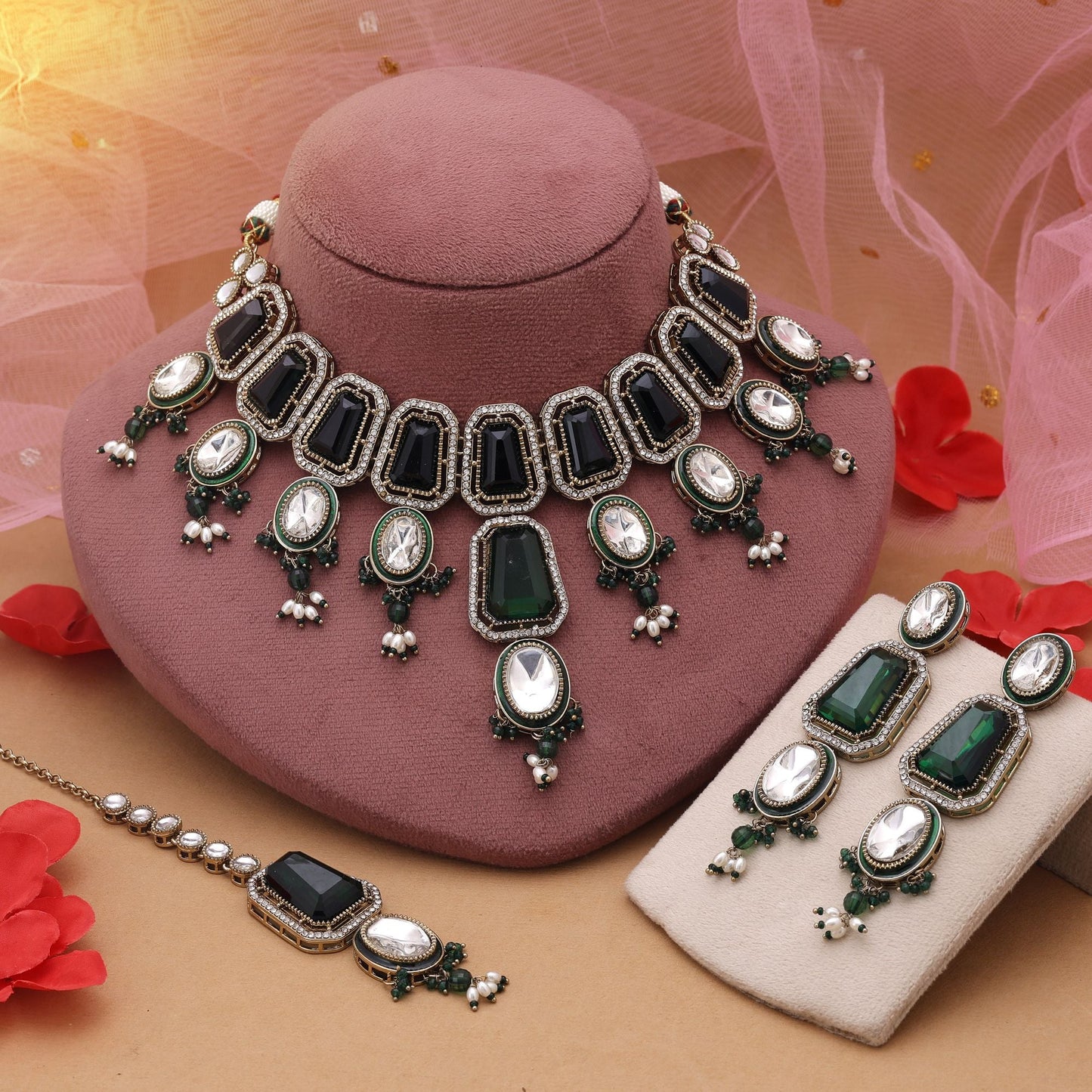 Grünes Kundan-Halsketten-Set mit Premium-Finish für ethnische Mode
