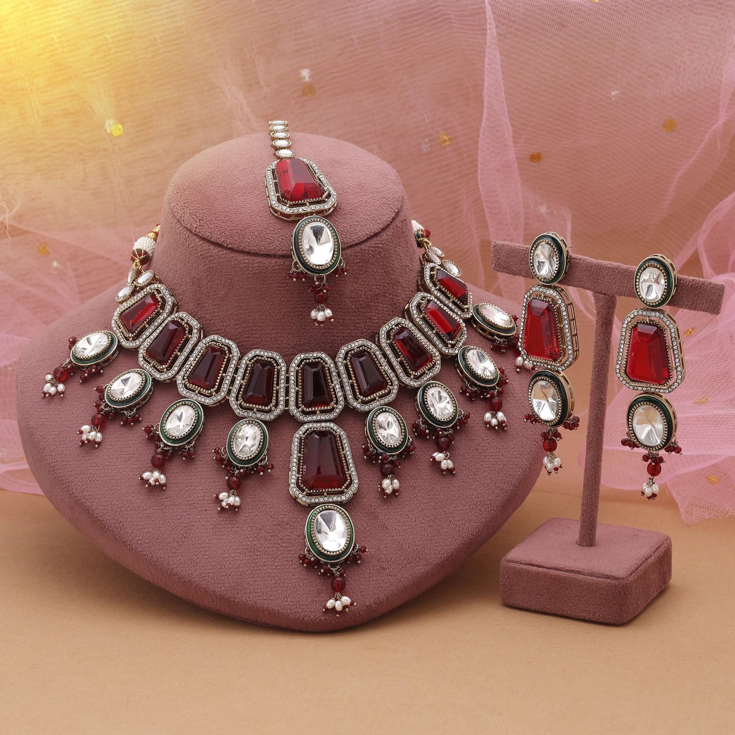 Maroonfarbenes Kundan-Halsketten-Set mit klassischem indischen Festtagsdesign