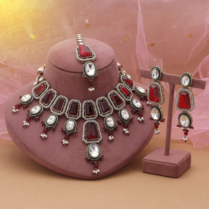 Maroonfarbenes Kundan-Halsketten-Set mit klassischem indischen Festtagsdesign