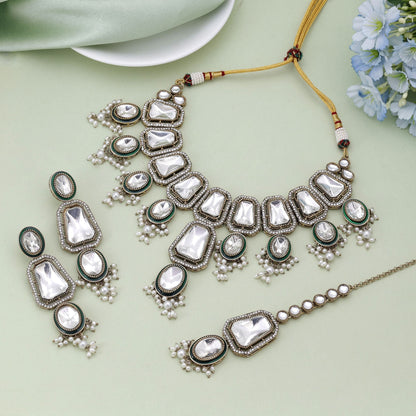 Weißes Kundan-Halsketten-Set für elegante, kulturelle Anlässe