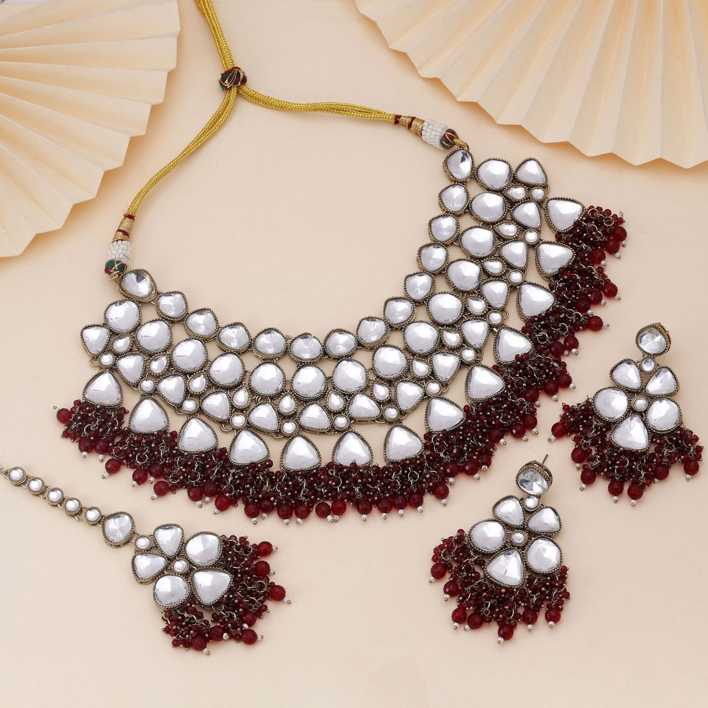 Maroonfarbenes Kundan-Halsketten-Set im traditionsreichen Stil