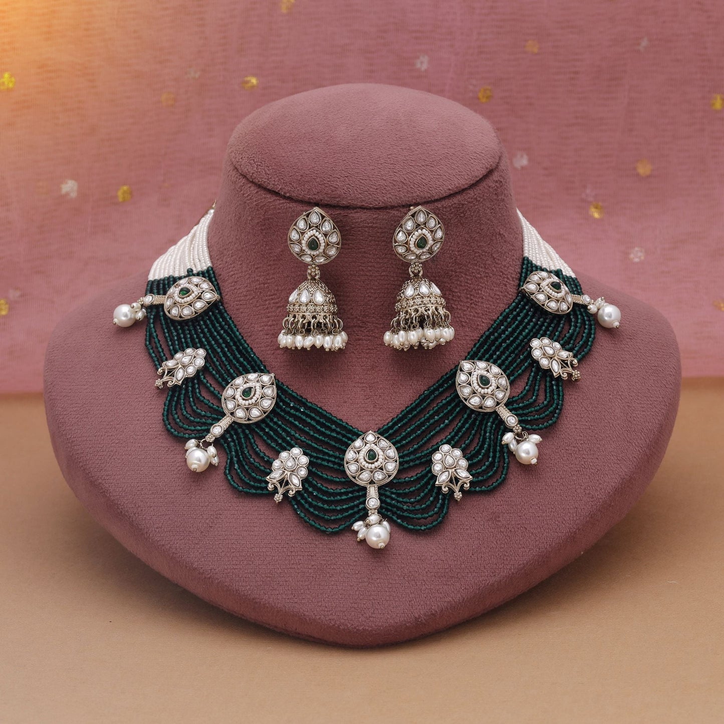 Grünes Kundan-Halsketten-Set, entworfen für traditionelle Hochzeitsfeiern