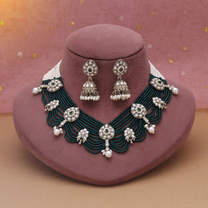 Grünes Kundan-Halsketten-Set, entworfen für traditionelle Hochzeitsfeiern