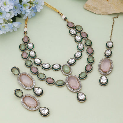 Pink & Pistaziengrünes Kundan-Halsketten-Set mit zweifarbigem Royal-Finish