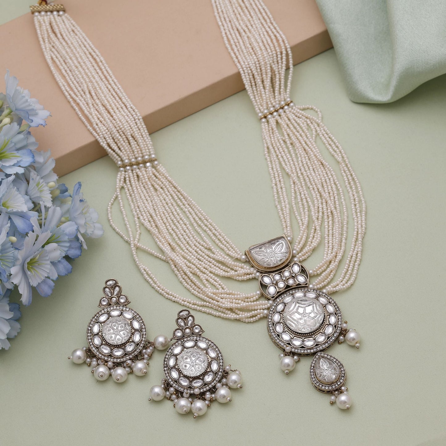 White Color Kundan Necklace Set Offering Timeless Cultural Elegance