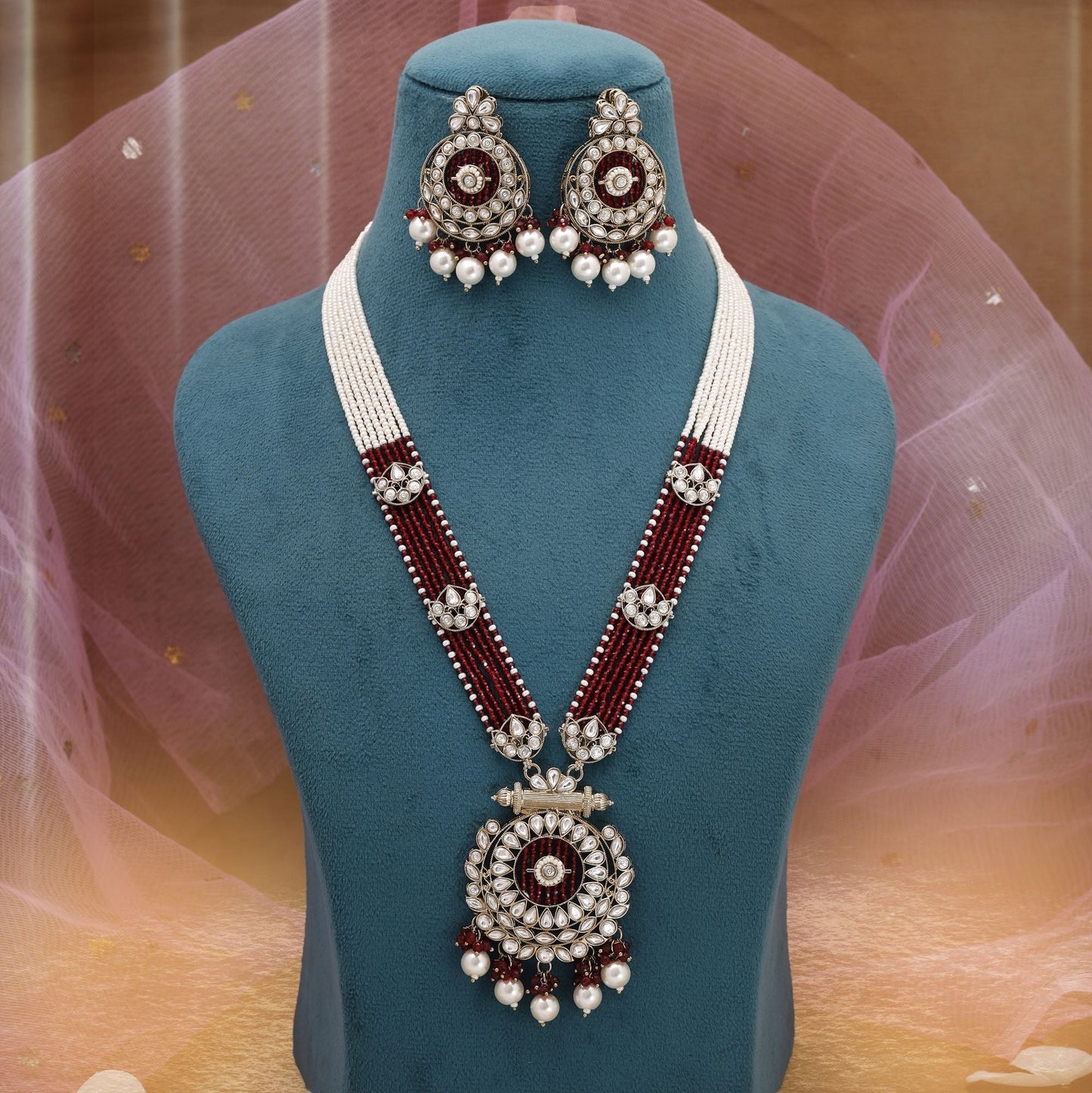 Kundan-Halskettenset in Weinrot, inspiriert von traditionellen Designs