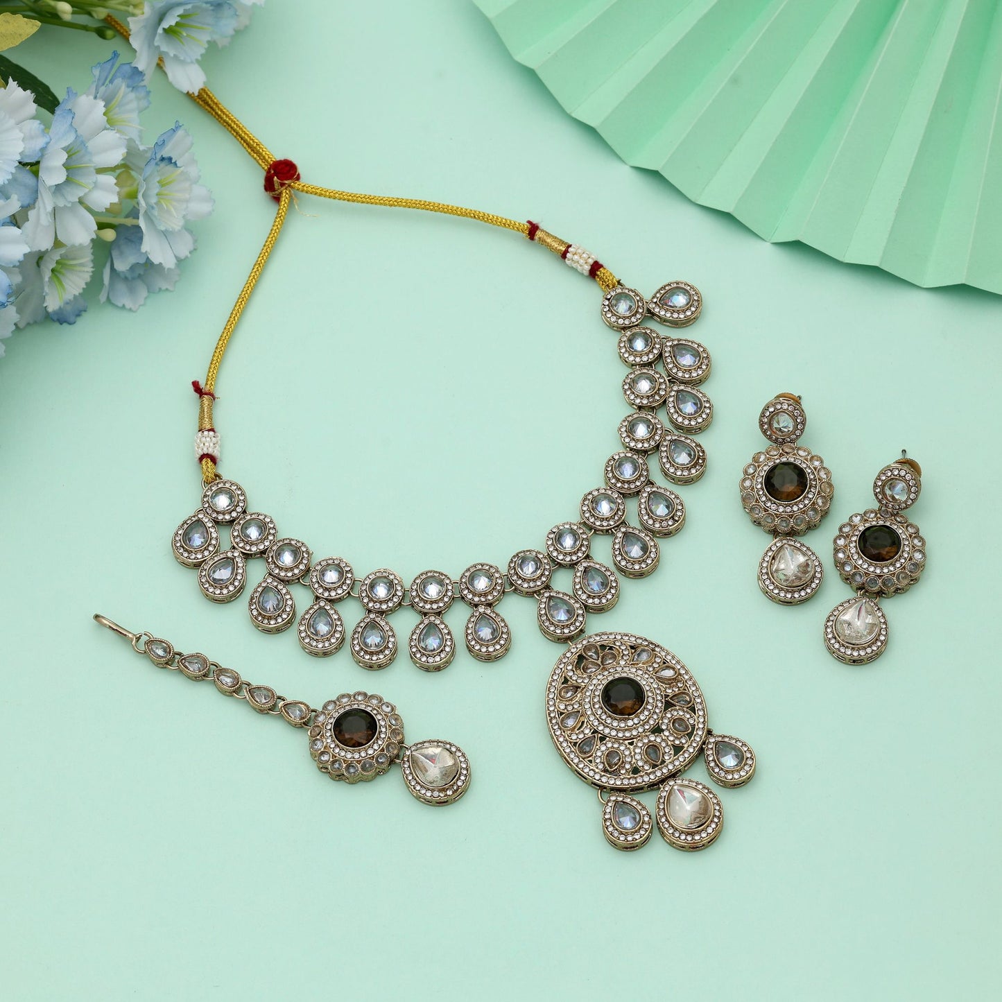 Mehandi Grünes Kundan Halsketten-Set Klassischer Ethno Braut-Stil Statement-Schmuck