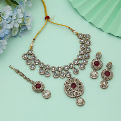 Magenta-farbenes Kundan-Halsketten-Set, kühner, traditioneller Hochzeitsschmuck mit eleganter Ausführung