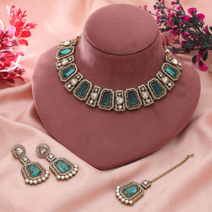 Rama Grüner Kundan-Halskettensatz Traditioneller Erbschmuck mit eleganter Ausführung